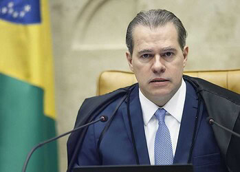 Presidente do STF é internado em Brasília