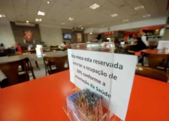 Com avanço para Bandeira Amarela, bares, restaurantes e cinemas poderão reabrir no Acre