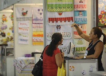 Rio de Janeiro - Feira de capacitação em artesanato Rio Artes Manuais, no Centro de Convenções SulAmérica, no bairro do Estácio, oferece oficinais de novas técnicas artesanais (Fernando Frazão/Agência Brasil)