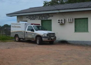 Corpo foi encaminhados ao IML em Cruzeiro do Sul para realização do exames cadavéricos (Foto: Anny Barbosa/arquivo