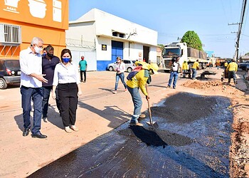 Um dos trechos percorridos por Socorro Neri foi a pavimentação da Rua Francisco Sales (Foto: Fagner Delgado / Ascom PMRB)