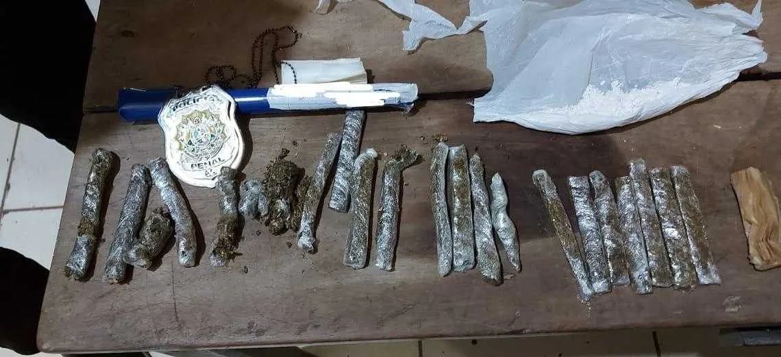 Droga estava dentro de cabos de vassoura (Foto: Assessoria)