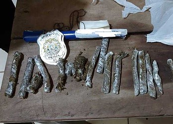 Droga estava dentro de cabos de vassoura (Foto: Assessoria)