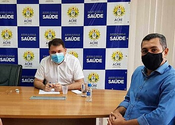 Deputado federal Jesus Sérgio (PDT) ao lado do deputado estadual, Luis Tchê (PDT), e do secretário de Saúde do Acre, Alysson Bestene (Foto: Assessoria)