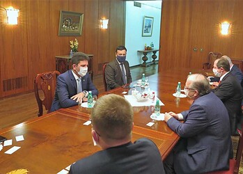 Governador do Acre busca parceria com a Rússia contra a Covid-19