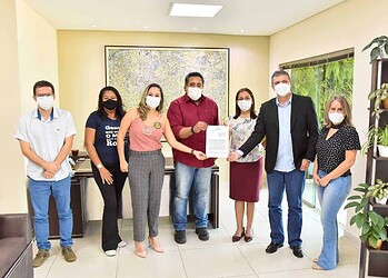 Jakcson Ramos assinou Termo de Cooperação para implementação do Programa Farmácia Solidária (Foto: Assessoria)