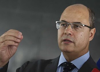 O governador do Rio de Janeiro, Wilson Witzel, fala à imprensa após reunião com o presidente da República, Jair Bolsonaro, no  Palácio do Planalto.