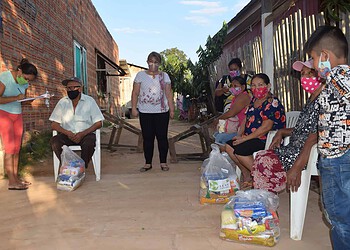 Solidariedade sem fronteiras: Sistema Fecomércio/AC doa cestas básicas a famílias carentes em Cobija