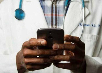 Senado aprova Revalida emergencial e volta das universidades privadas