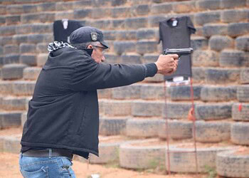 Curso  incluiu instruções de atendimento pré-hospitalar tático, sobrevivência policial, armamento, tiro e fundamentos legais da ação policial (Foto: Jairo Barbosa / Secom Acre)