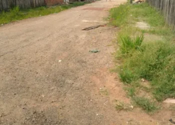 Crime ocorreu na Travessa São Pedro, bairro Bahia Nova, em Rio Branco (Foto: Lidson Almeida / Rede Amazônica Acre)