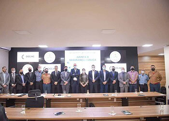 Embaixador de Israel apresenta tecnologia para Segurança Pública durante passagem pelo Acre