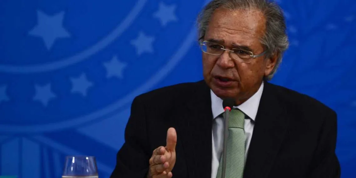 O ministro da Economia, Paulo Guedes, fala à imprensa no Palácio do Planalto, sobre os 500 dias de governo