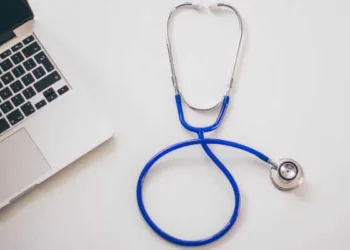 Sindmed-AC vai apoiar CRM na justiça contra lei que permite contratação de médicos sem o Revalida no Acre
