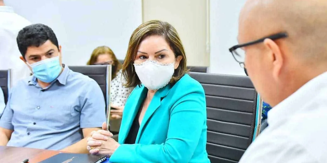 Na Fieac, Socorro Neri discute com empresários propostas para a indústria da Capital