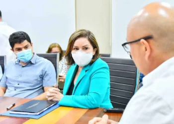 Na Fieac, Socorro Neri discute com empresários propostas para a indústria da Capital