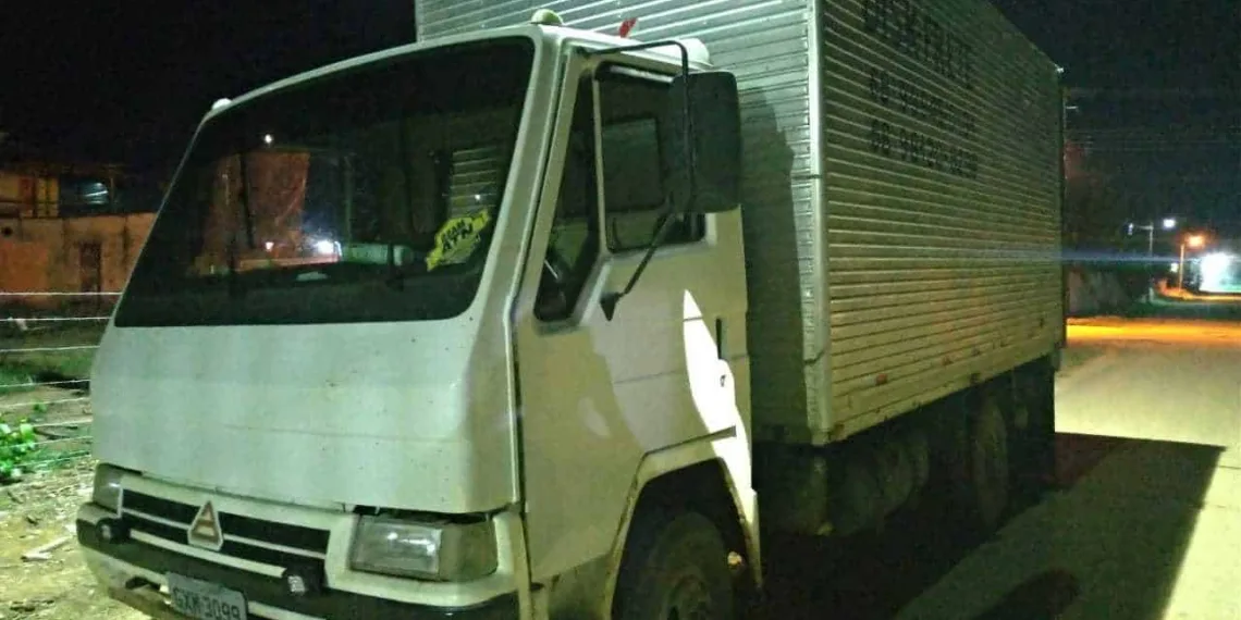 Caminhão roubado em Rio Branco é recuperado dentro de território Boliviano