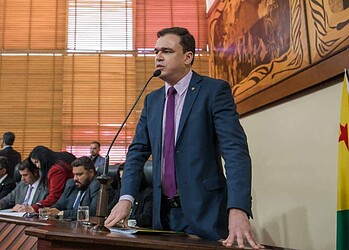 Do abastecimento de água à agricultura, governo abandona o Acre, afirma Daniel Zen