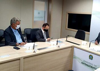 A falta da ponte encarece o custo de vida dos acreanos, disse Petecão ao ministro (Foto: Assessoria)