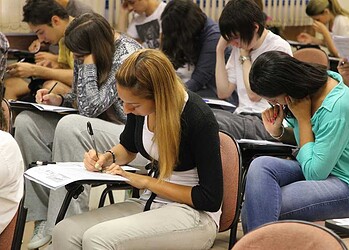 Candidatos prestam prova da Fuvest. Foto: Marcos Santos/USP Imagens