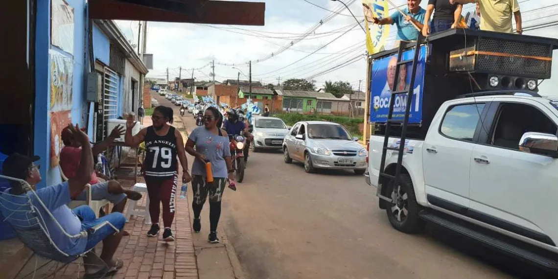 Bocalom recebe carinho de eleitores em caminhada e carreata
