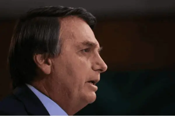 Vacina contra Covid-19 “não será obrigatória e ponto final”, diz Bolsonaro
