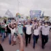 Minoru Kinpara participa de caminhada no bairro Cidade do Povo