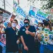 Roberto Duarte e Antônia Lúcia fazem caminhada pelo calçadão do terminal urbano