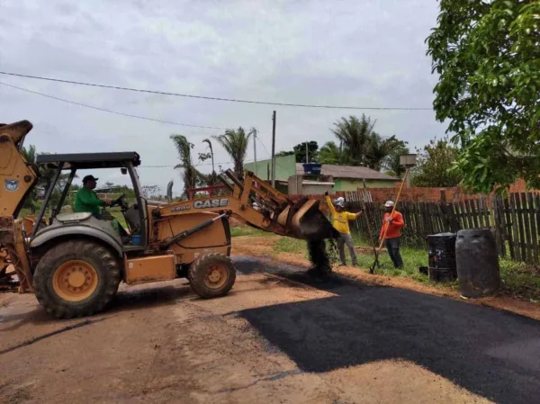 Prefeitura realiza melhoria na Estrada do Barro Vermelho que dá acesso a Vila Jorge Kalume