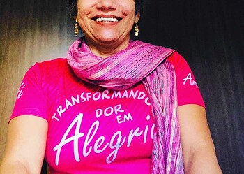 Servidora pública lança livro sobre trajetória de superação após diagnóstico de câncer de mama