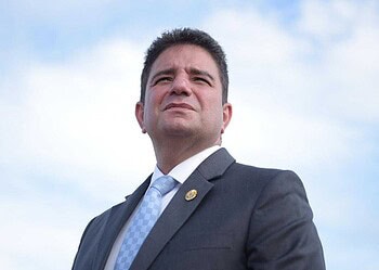 Parlamentares esquecem Gladson Cameli em pesquisa sobre desempenho no governo