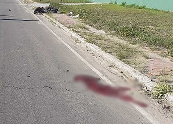 Jovem, sem habilitação, morre após bater com motocicleta em poste