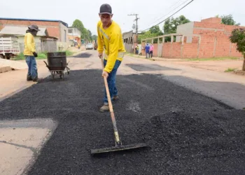 Prefeitura constrói rua no São Francisco e população comemora benefício