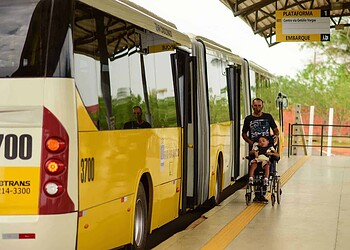 Transporte público com ônibus articulados recebe elogios da população na Capital