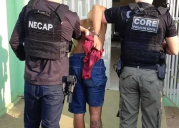 Um dos foragidos comandava ações criminosas na cidade de Bujari e foi preso próximo à Cidade do Povo, em Rio Branco (Foto: Ascom Polícia Civil)