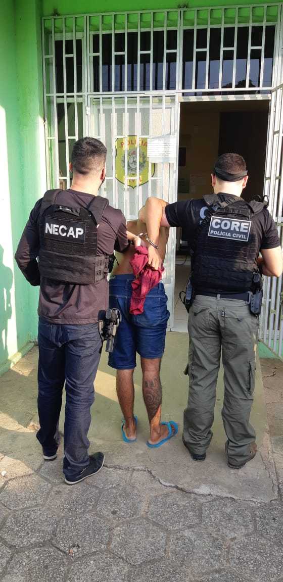 Um dos foragidos comandava ações criminosas na cidade de Bujari e foi preso próximo à Cidade do Povo, em Rio Branco (Foto: Ascom Polícia Civil)