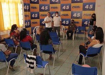 “Eu serei um prefeito que as pessoas vão ter acesso durante os quatro anos”, diz Minoru em reunião com apoiadores