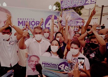 Ao lado da população, Minoru Kinpara participa de caminhada no bairro Cidade Nova