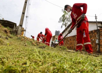 Prefeitura realiza a limpeza com roço, capina e retirada de entulhos de forma bem intensa (Foto: Cedida)