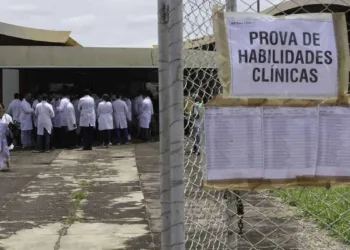 Médicos estrangeiros e brasileiros que se graduaram em outro país, fazem a segunda etapa da edição 2017 do Exame Nacional de Revalidação de Diplomas Médicos Expedidos por Instituições de Educação Superior Estrangeira (Revalida).