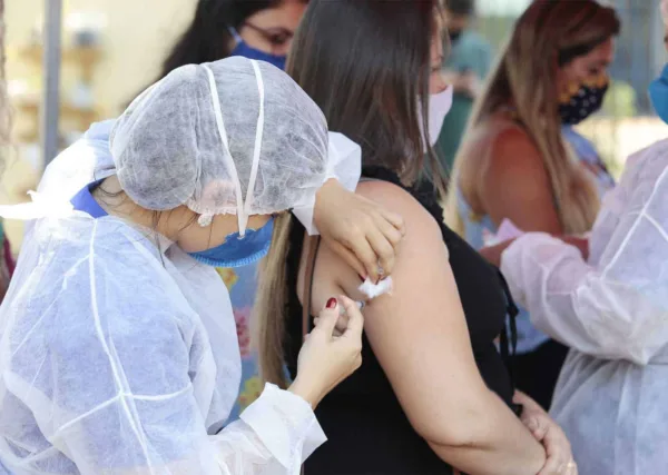 Cruzeiro do Sul já aplicou 87 doses de reforço nos profissionais da saúde