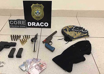 Polícia Civil prende dois envolvidos em latrocínio, apreende menor, drogas, duas armas e recupera arma da vítima