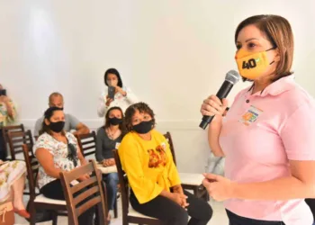 Socorro Neri é homenageada por ex-alunos da Ufac