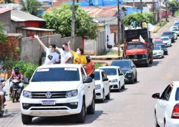 Em clima de festa, Socorro Neri e Eduardo Ribeiro fazem carreata nas regionais do Tancredo Neves e São Francisco