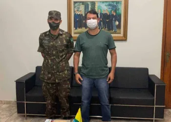 Deputado Roberto Duarte faz visita de cortesia ao 7º BEC