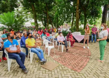 Prefeita recebe homenagem do movimento comunitário