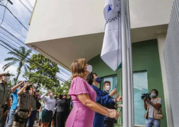 Cerimônia da troca de bandeiras marca os 138 anos de Rio Branco