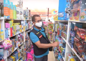No momento das compras, os consumidores devem estar utilizando máscaras