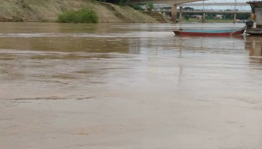 Rio Acre marca 7,92 metros neste sábado em Rio Branco — (Foto: Lidson Almeida / Rede Amazônica)