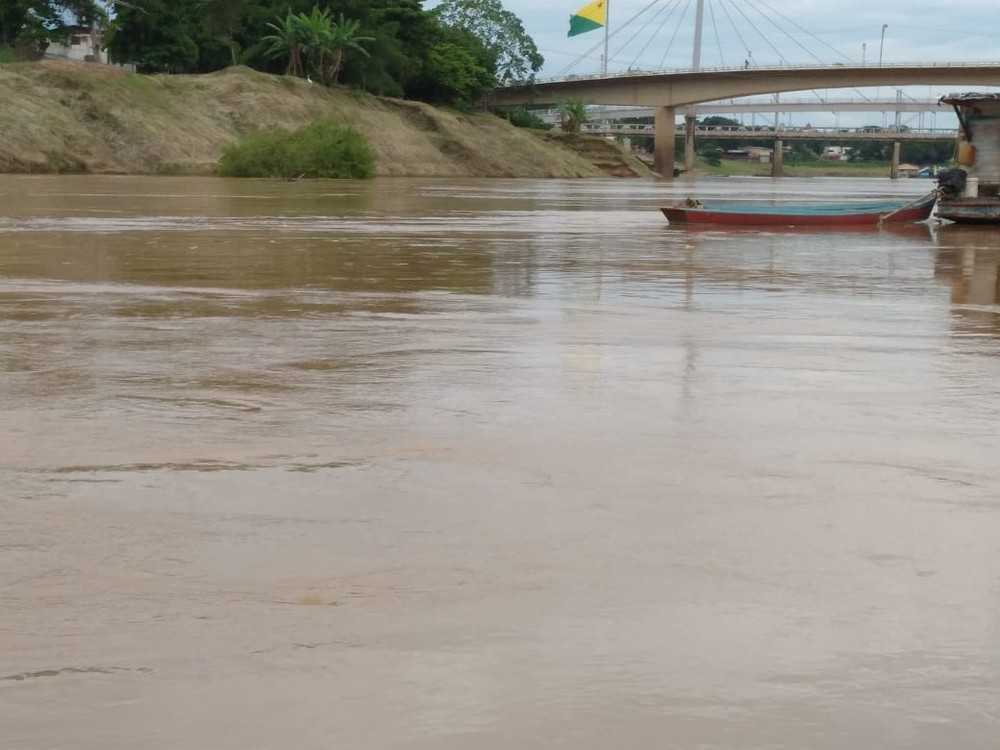 Rio Acre marca 7,92 metros neste sábado em Rio Branco — (Foto: Lidson Almeida / Rede Amazônica)